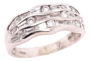 18k White Gold and Diamond Fashion Bridal Band Ring 1.00 TDW