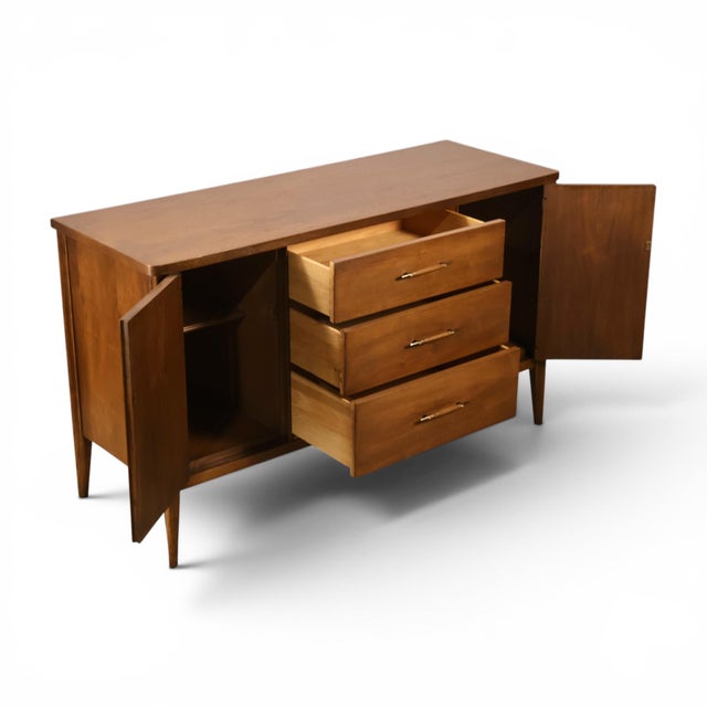Broyhill Saga Vintage Mid Century Modern Buffet Credenza C. 1960s For Sale - Image 10 of 15