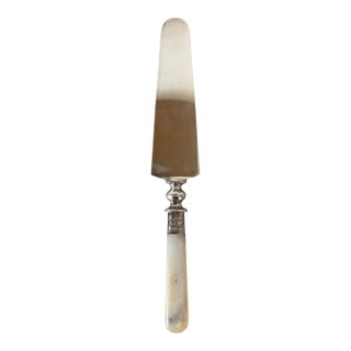 Vintage Pie Server With Mother of Pearl Handle and Sterling Ferrule For Sale