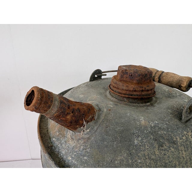 Early 20th-Century Galvanized Metal Oil Can With Wooden Handle For Sale - Image 9 of 11