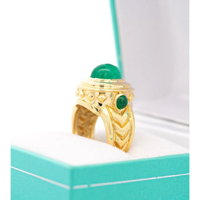 Vintage 3 Carat Cabochon Cut Colombian Emerald Bezel in 20k Yellow Gold Ring Size 6.25 For Sale In Miami - Image 6 of 10