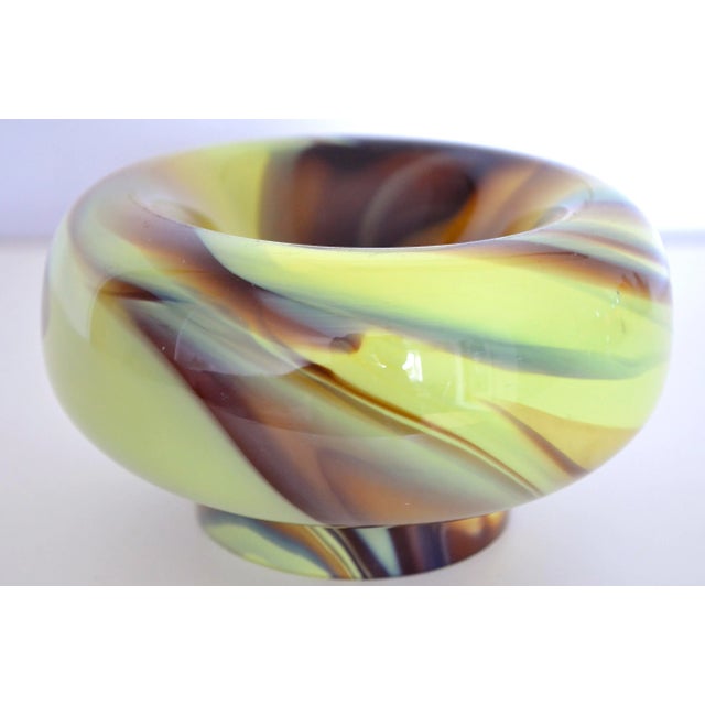 Beautiful Murano bowl by Carlo Moretti, 1970s - Rare color version yellow/aubergine. This piece is attributed to the...