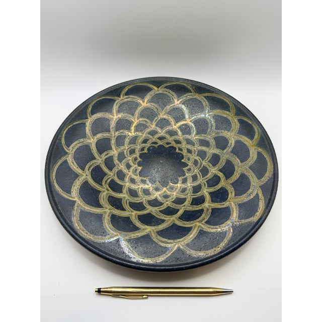 1991 Vintage Japanese Black & Gold Hand-Painted Ceramic Charger Plate – Signed For Sale - Image 4 of 5