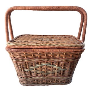 Premium Antique: 1920s Woven Wicker Picnic Trunk – Adirondack Great Camp / Heywood-Wakefield Style For Sale