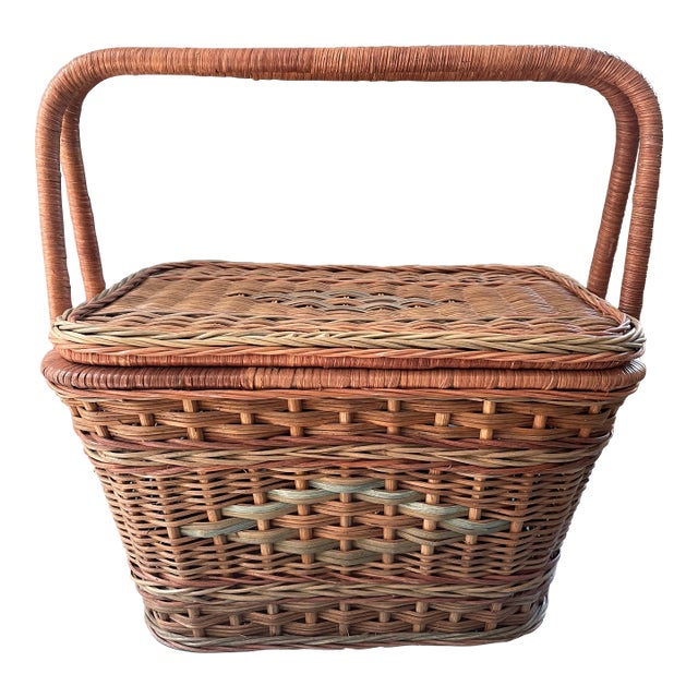 Premium Antique: 1920s Woven Wicker Picnic Trunk – Adirondack Great Camp / Heywood-Wakefield Style For Sale