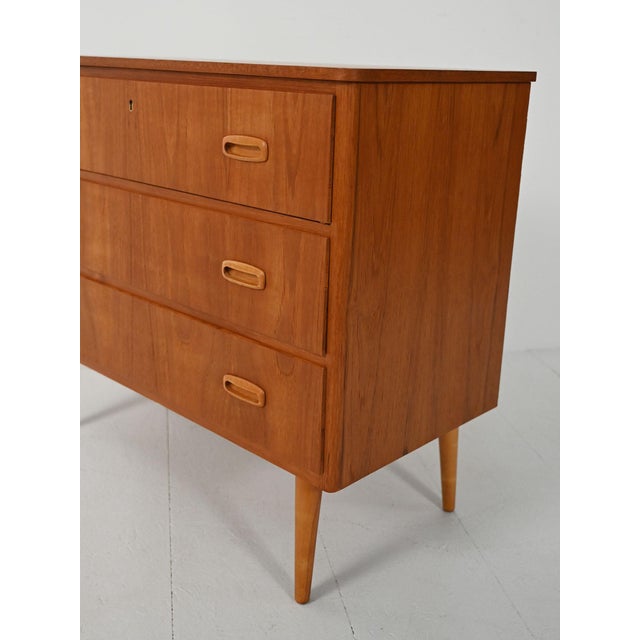 Scandinavian Chest of Drawers in Teak with Double Carved Oak Handles, 1950s For Sale - Image 6 of 8