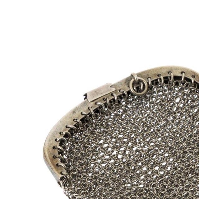 Silver - Silver coin purse - 19th century. Portuguese, 19th/20th century; in embossed silver chainmail. Weight: 39.3...