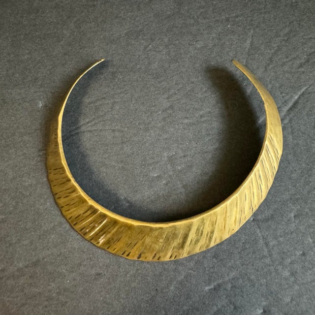 Hollywood Regency Vintage Solid Brass Collar Torque Necklace Choker Neck Cuff Boho Egyptian Revival Textured For Sale - Image 3 of 11