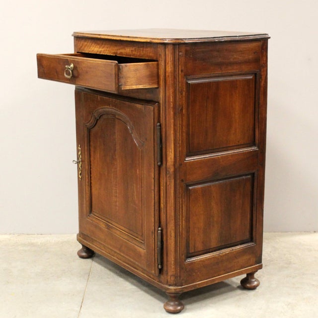 Antique Louis XV Buffet in Walnut, 1700s For Sale - Image 5 of 16