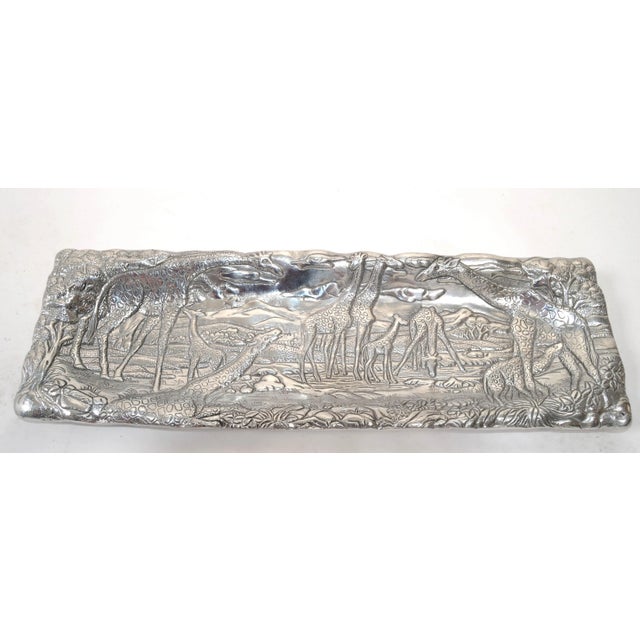 1990s Safari Giraffe Arthur Court Cast Aluminum Repousse Rectangle Serving Platter Tray For Sale In Miami - Image 6 of 12