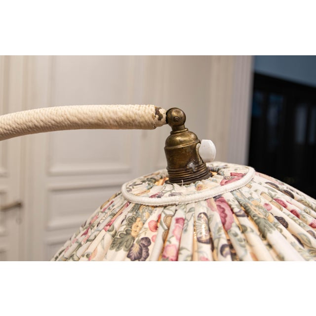 Elegant and highly decorative arc/curved floor lamp attributed to IWO, Sweden, dating from the 1930s. The lamp has a...