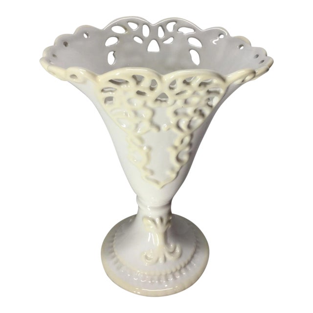 Vintage Victorian Boho Chic Two-Tone Fan White Fan Vase. For Sale