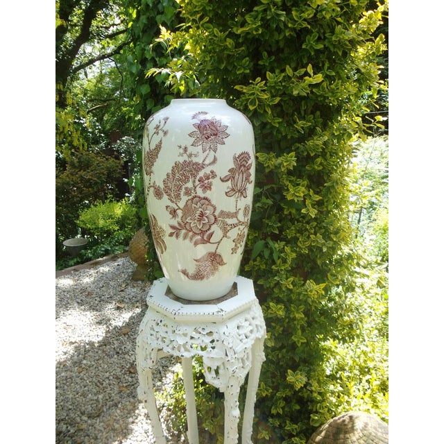 A large vase from the Heinrich manufactory, a real eye-catcher even without flowers. Very striking for an Asian-style...