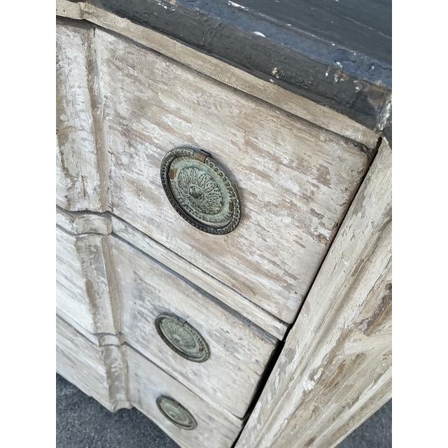 Shabby Chic Vintage Patinated Gustavian Serpentine Chest of Drawers For Sale - Image 3 of 14