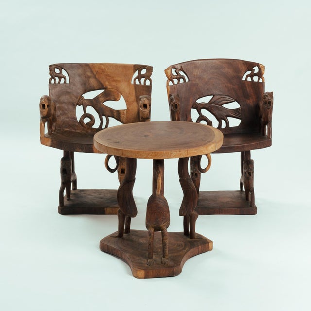20th Century Fon Dignitary Monoxyl Carved Wood Armchairs and Table Set, Benin, 1954, Set of 3 For Sale - Image 17 of 18