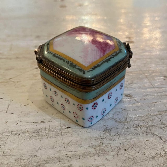 French Sevres Porcelain Hand Painted Trinket Box Early 19th Century For Sale - Image 10 of 11