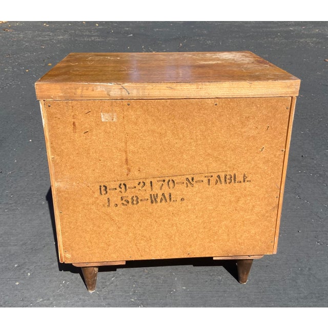 Vintage Mid-Century Modern Walnut Nightstands by Bassett Furniture - A Pair For Sale - Image 9 of 9