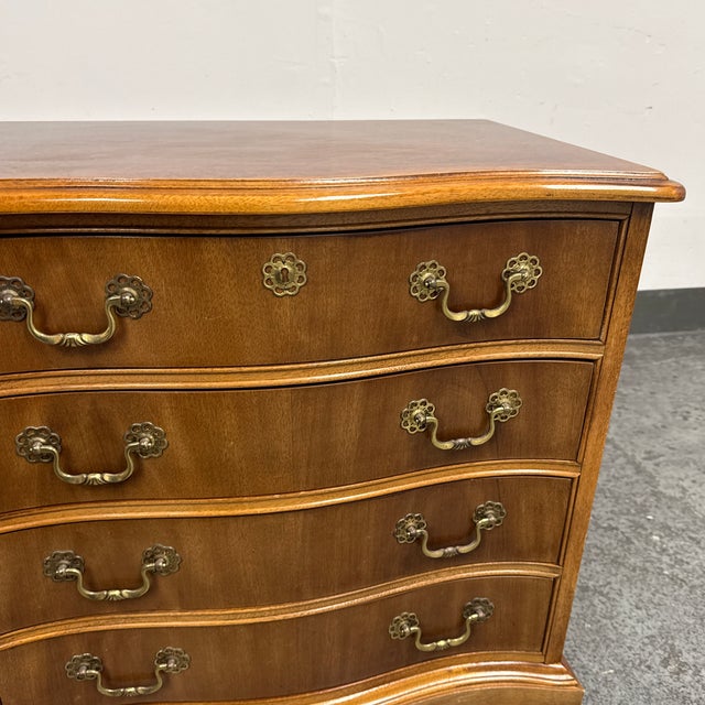 Lexington Furniture Traditional Four-Drawer Chest For Sale - Image 12 of 12