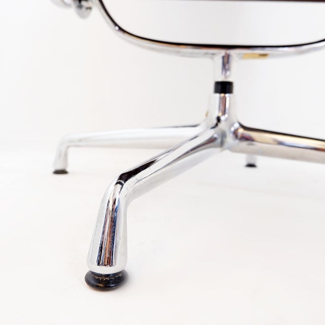 EA 116 Lounge Chairs by Charles and Ray Eames for Vitra, Set of 2 For Sale - Image 5 of 18