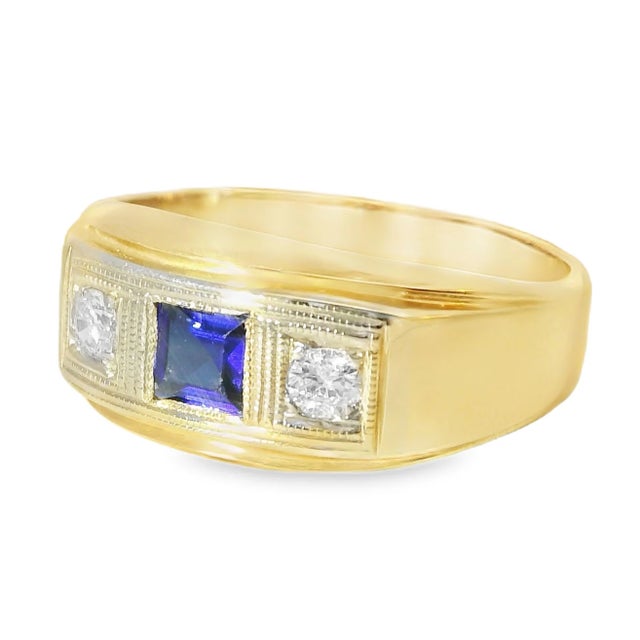 Experience classic sophistication with this antique 14K two-tone gold unisex 3-stone band ring. Featuring a princess-cut...
