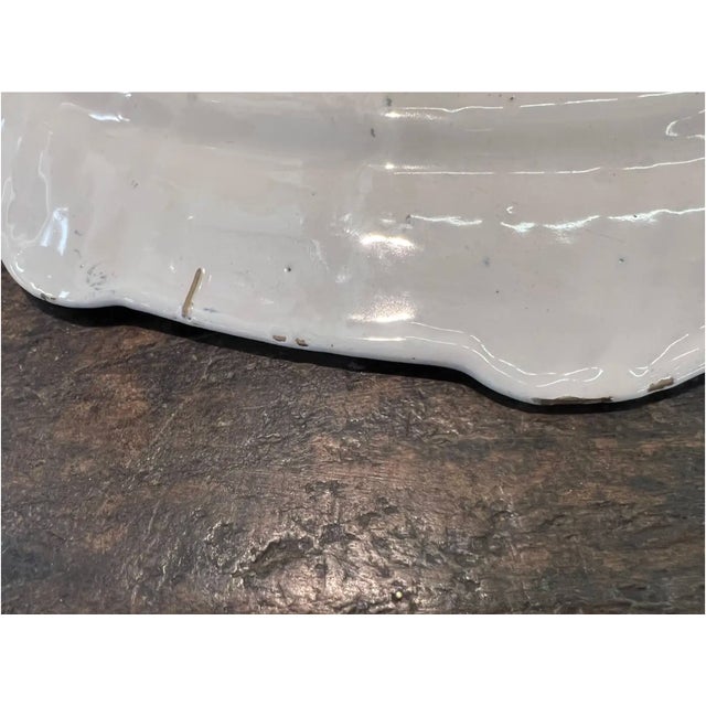Great 18th Century Polychrome French Faience Platter For Sale In Richmond - Image 6 of 8