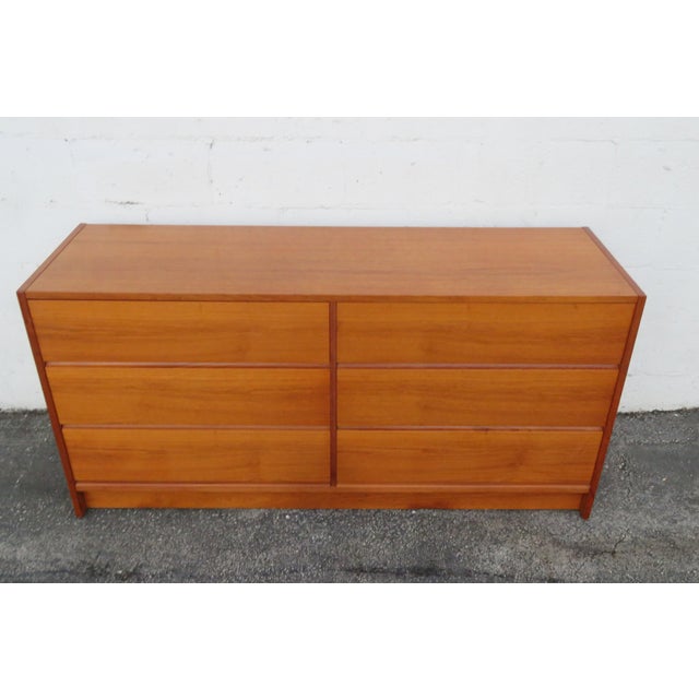 Late 20th Century Danish Modern Mid Century Long Dresser Sideboard Tv Media Console 6203 For Sale - Image 13 of 18
