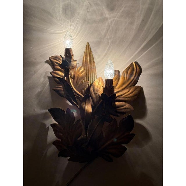 Hollywood Regency Palm Leaf Wall Lamp in Gold Leaf Metal, 1960s For Sale - Image 11 of 12