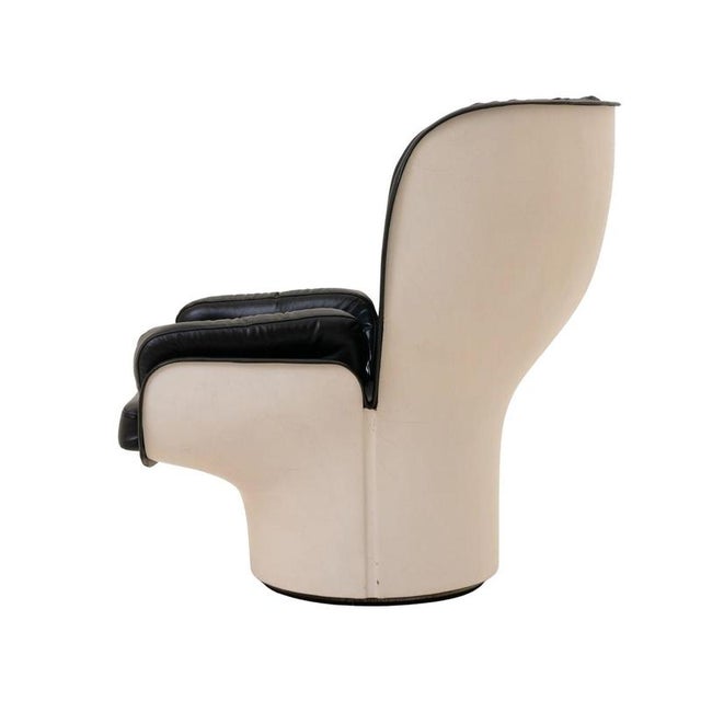 Design classic ‚Elda Chair’ with an off-white / creme shell and black leather, from Italy circa 1970. Design: Joe Colombo,...