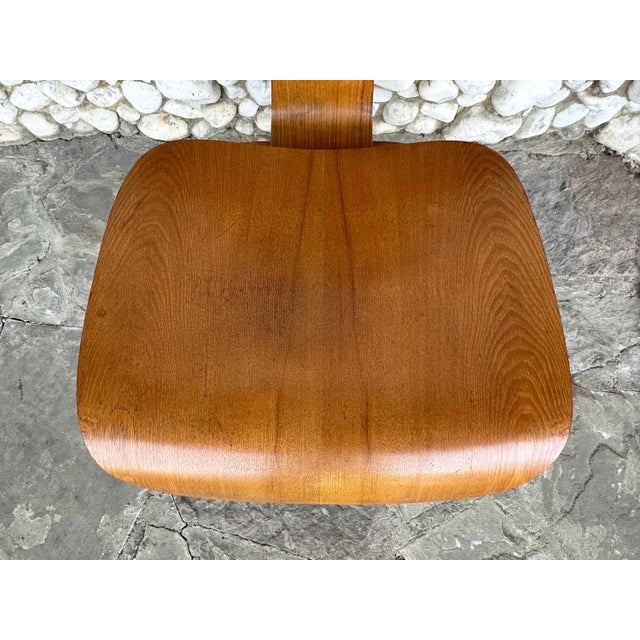 DCW Dining Chair in Walnut by Charles and Ray Eames for Herman Miller, 1950s For Sale - Image 11 of 17