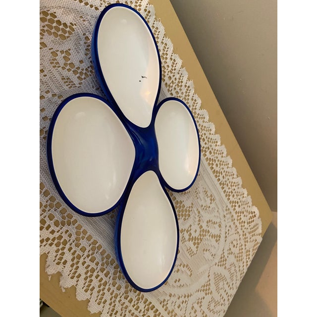 Plastic Vintage Space Age Guzzini Interlocking 4-Compartment Divided Snack Set - 2 Pieces For Sale - Image 7 of 9