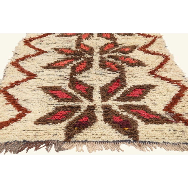 Berber Tribes of Morocco Vintage Azilal Moroccan Rug, 03'02 X 06'11 For Sale - Image 4 of 10
