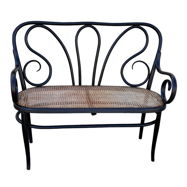 Early Victorian Bent oak settee by Thonet featuring an elegant, sculptural frame crafted from warm-toned bentwood. The...