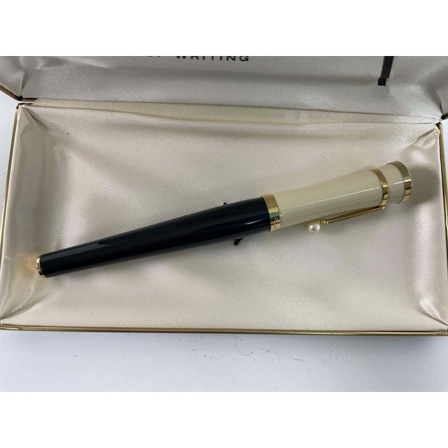 Montblanc Greta Garbo Special Edition Ballpoint Pen with Akoya Pearl, Germany For Sale In Palm Springs - Image 6 of 16