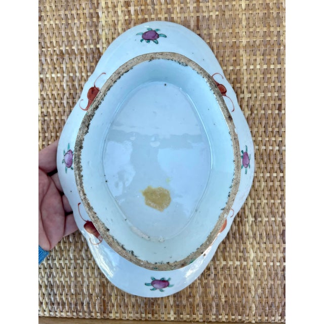 Chinese Qing Dynasty Rose Mandarin Pedestal Lozenge Dish For Sale - Image 4 of 11