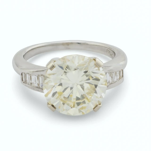 Contemporary Mid Century Gia 5.07 Carat Round Brilliant Cut Diamond Platinum Ring, Size 6 For Sale - Image 3 of 7