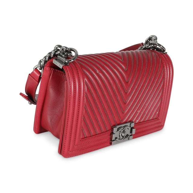 Traditional Burgundy Chevron Calfskin Chain Medium Boy Bag For Sale - Image 3 of 9