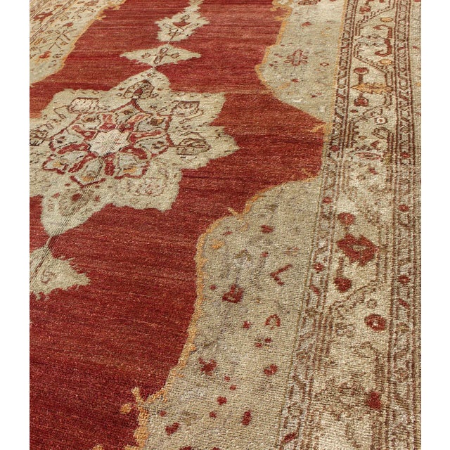 Antique Turkish Oushak Rug With Stretched Medallion in Red, Ivory, Cream, Gray For Sale In Atlanta - Image 6 of 8