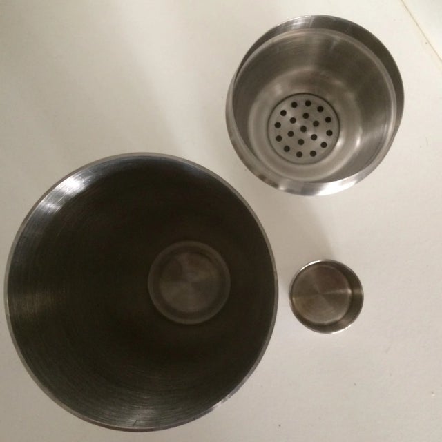 Traditional Set of 3 Stainless Steel Cocktail Shakers For Sale - Image 3 of 13