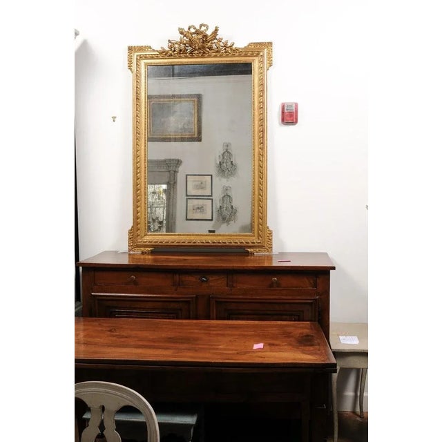 1870s French Napoléon III Carved Giltwood Mirror with Hunting Trophy Crest For Sale - Image 10 of 13
