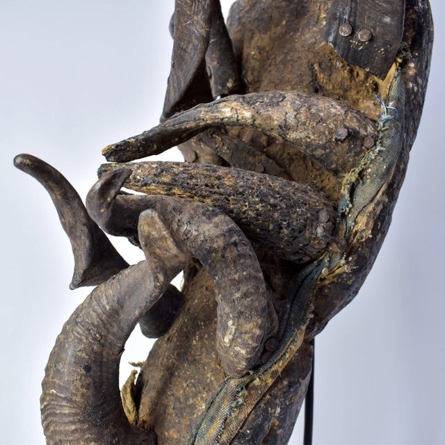 Early 20th Century Dan, Wee, Kran, Guerre Guere Mask on Stand For Sale - Image 15 of 15