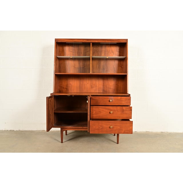 1960s Kipp Stewart for Drexel Declaration Mid-Century Modern Walnut Lighted Breakfront or Bar Cabinet, 1960s For Sale - Image 5 of 18