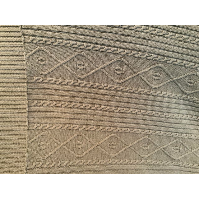 1980s Custom Gray Cable Knit Cotton Throw & Lumbar Pillow Set- 2 Pieces For Sale - Image 9 of 13