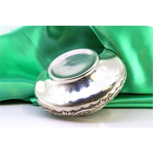 Circular Silver Box with Removable Lid and Floral Motifs For Sale - Image 4 of 6