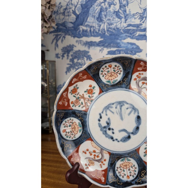 Signed Imari porcelain plate with Japanese-style spring decoration, late 19th century Discover this Imari porcelain plate...