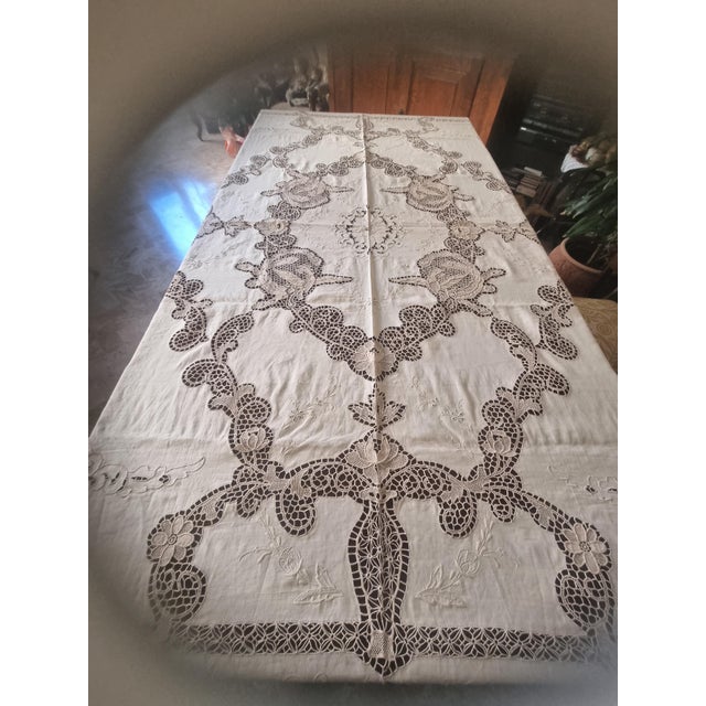 Tablecloth for 8 and Napkins in Linen and Cantu Lace with Hand Embroidery, 1940s, Set of 9 For Sale - Image 4 of 6