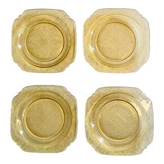 1930s Madrid Yellow Federal Glass Dinner Plates- Set of 4 For Sale