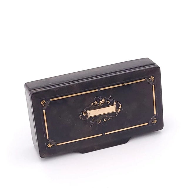 Black French Papier-Mâché Snuff Box Inlaid With Gold, Circa 1840 For Sale - Image 8 of 10