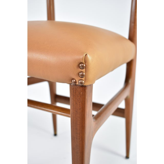 Wood Pair of Walnut and Leather Side Chairs by Gio Ponti, Italy, 1950s For Sale - Image 7 of 11