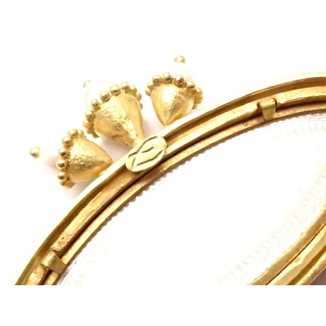Late 20th Century Elizabeth Locke Mother of Pearl & Cultured Pearl Hammered Yellow Gold Brooch Pin For Sale In Philadelphia - Image 6 of 6