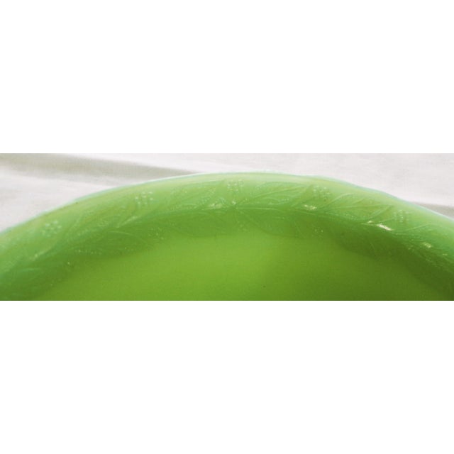 1930s 1930s McKee Jadite Triple Leaf Rim Bowl – 9" – Perfect Condition For Sale - Image 5 of 10